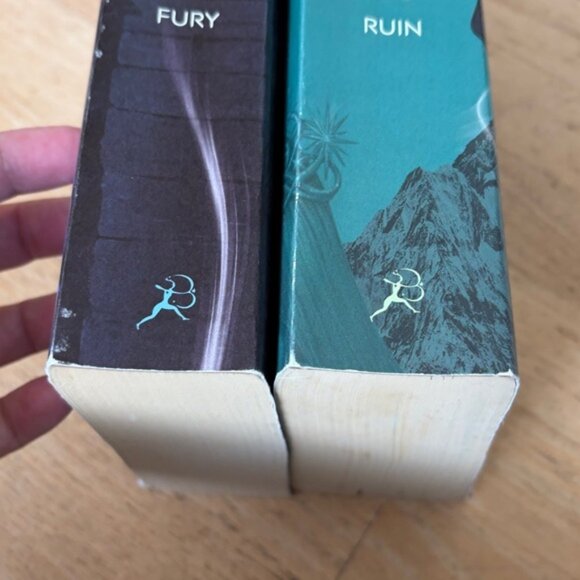 A Court of Wings and Ruin & A Court of Mist and Fury Books - Picture 8 of 8